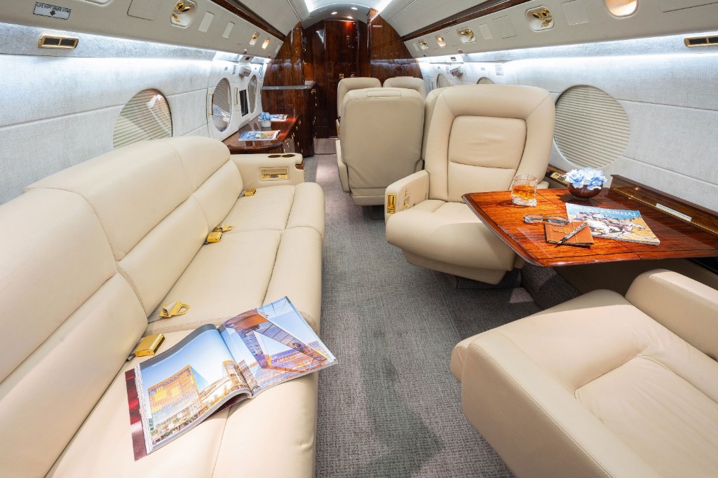 Gulfstream divan alanı